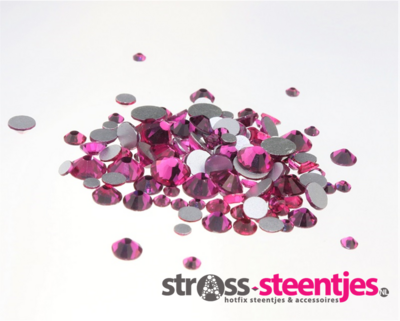Fuchsia SS 10 Superior Glamour non-hotfix plakstenen (per 144 stuks)