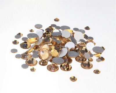 Light Colorado Topaz SS 6 Superior Glamour non-hotfix plakstenen per 144 stuks (1 gross)