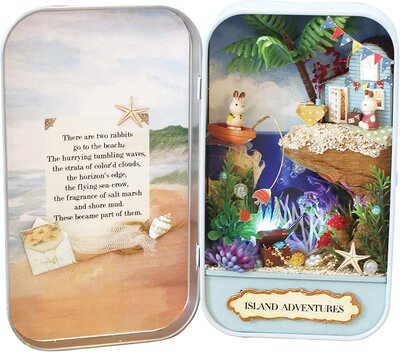 Miniatuur in blik - Island Adventures (14,3x16,4x2,6cm) OP=OP