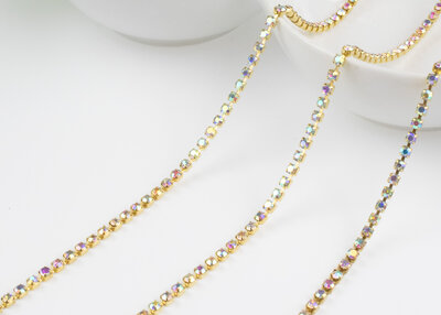 Strassketting 2.8 mm (SS10) Crystal AB - Gold Cup (per meter)
