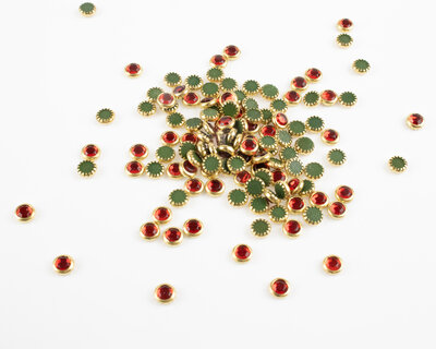 Hotfix Trim SS 16 Kleur Light Siam in Gold cup (per 144 stuks)