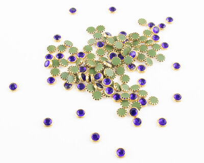 Hotfix Trim SS 16 Kleur Sapphire in Gold cup (per 144 stuks)