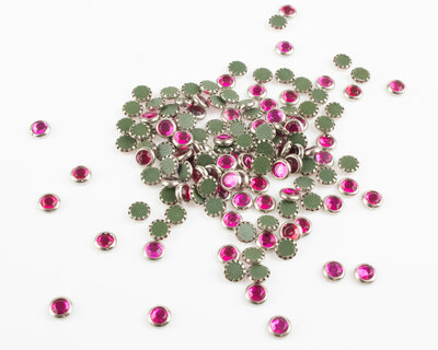 Hotfix Trim SS 16 Kleur Fuchsia in Silver cup (per 144 stuks)