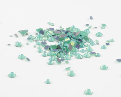 Green Opal SS 30 Superior Glamour Hotfix steentjes per 36 stuks (0,25 gross)
