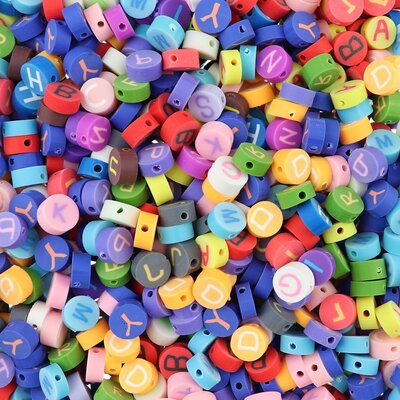 Polymeer kralen Letters 9x9x4,5mm multi color (50 stuks) PMF020