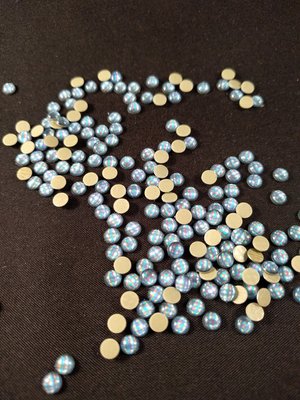 Hotfix Epoxy 4 mm Kleur Egaal Licht Blauw per 5 gram (c.a. 275 stuks)