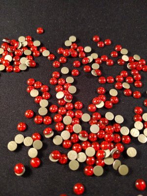 Hotfix Epoxy 4 mm Kleur Egaal Rood per 5 gram (c.a. 275 stuks)